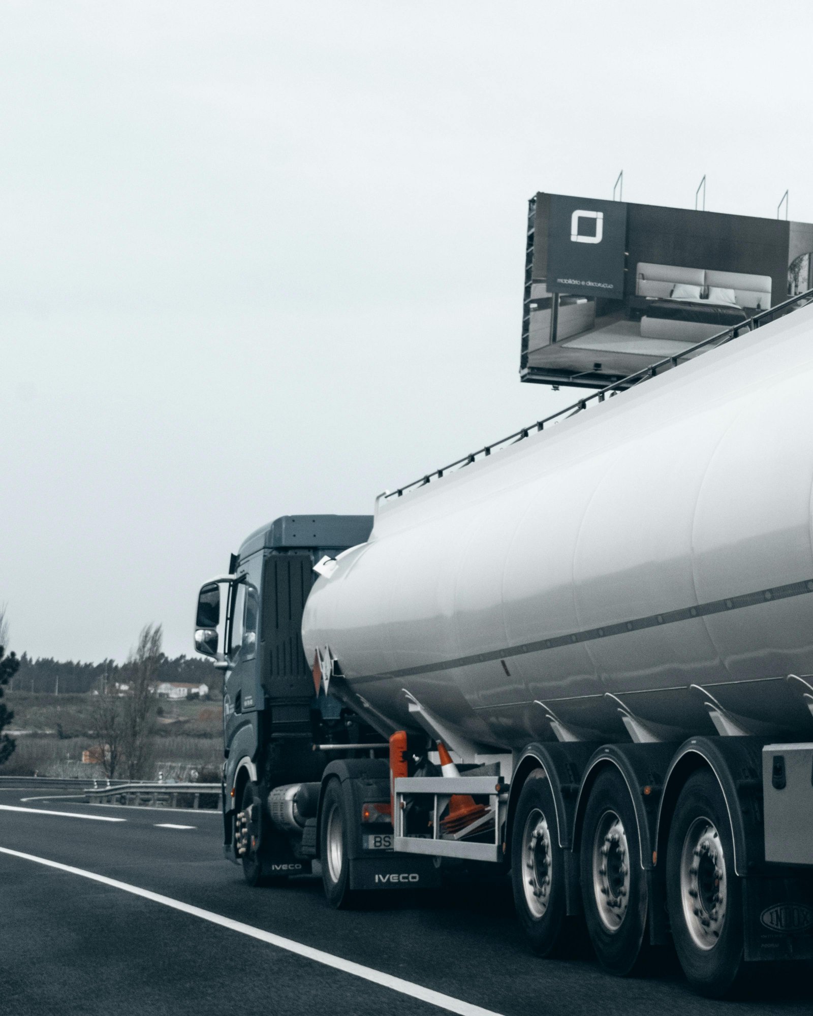 O cisterna pregatita de drum!